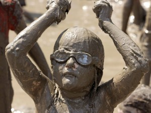 Girl playing in mud - hygeine hypothesis